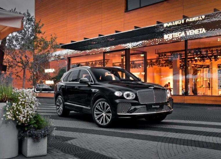 Есть повод подарить Bentley! - изображение ------------1-18-e1689929235804 на Bentleymoscow.ru!