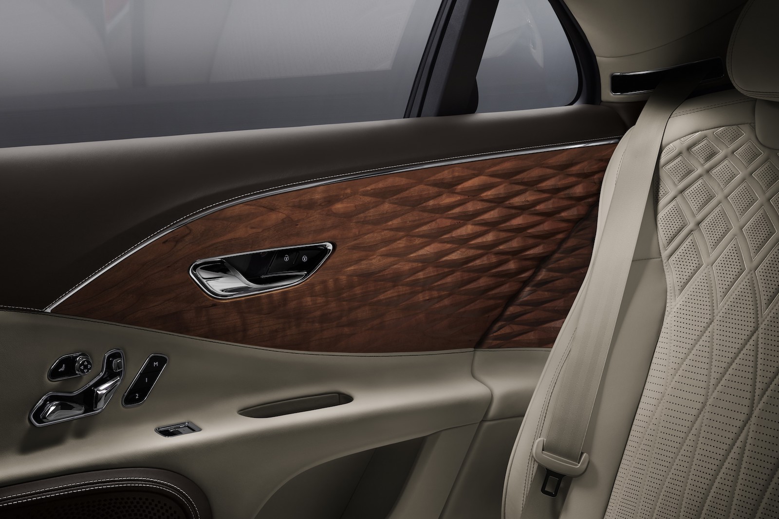 BENTLEY BY MULLINER - изображение 3d-wood-door-inserts-3 на Bentleymoscow.ru!