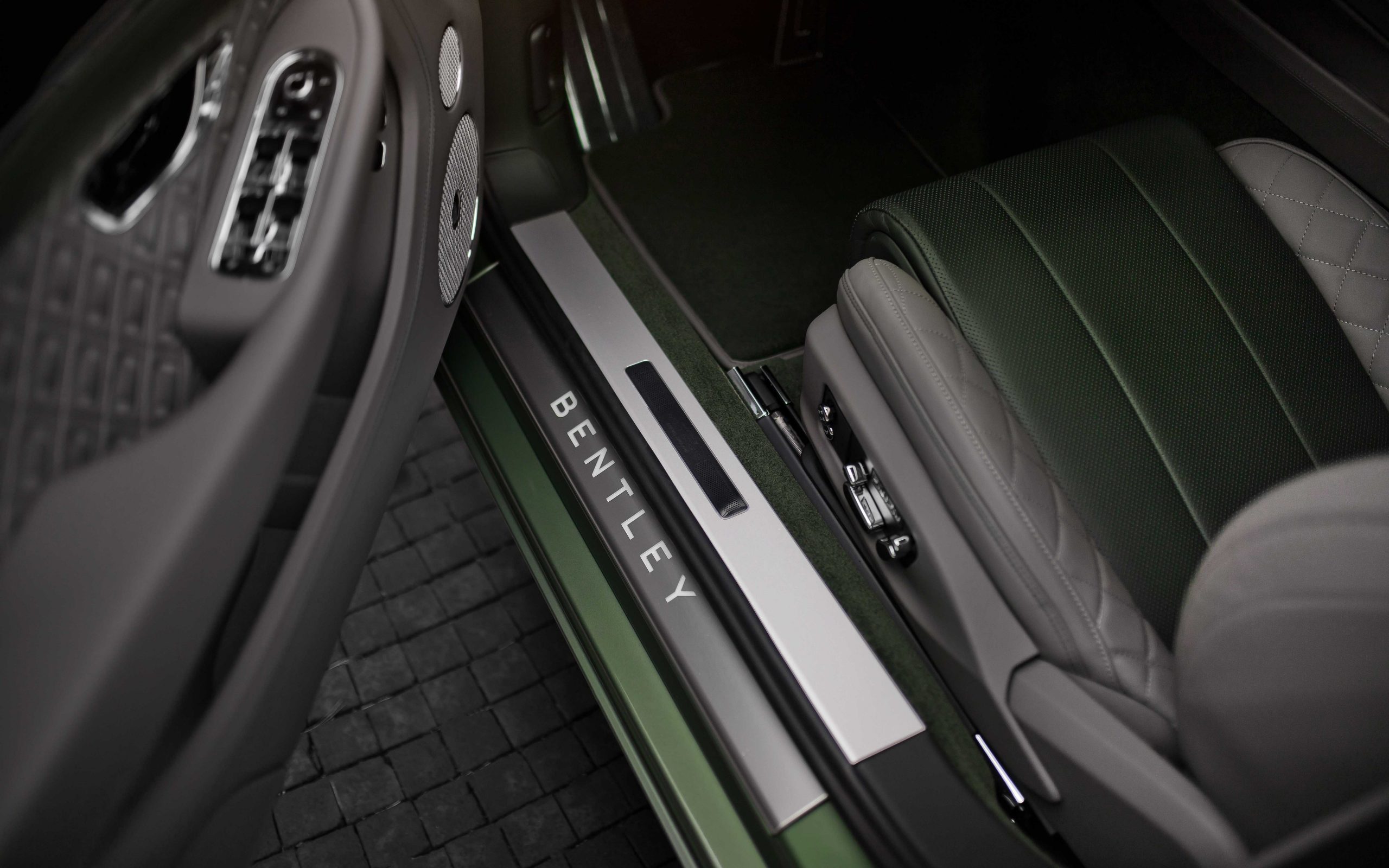 НОВЫЙ BENTLEY CONTINENTAL GT V8 - изображение IMG_9152-scaled на Bentleymoscow.ru!