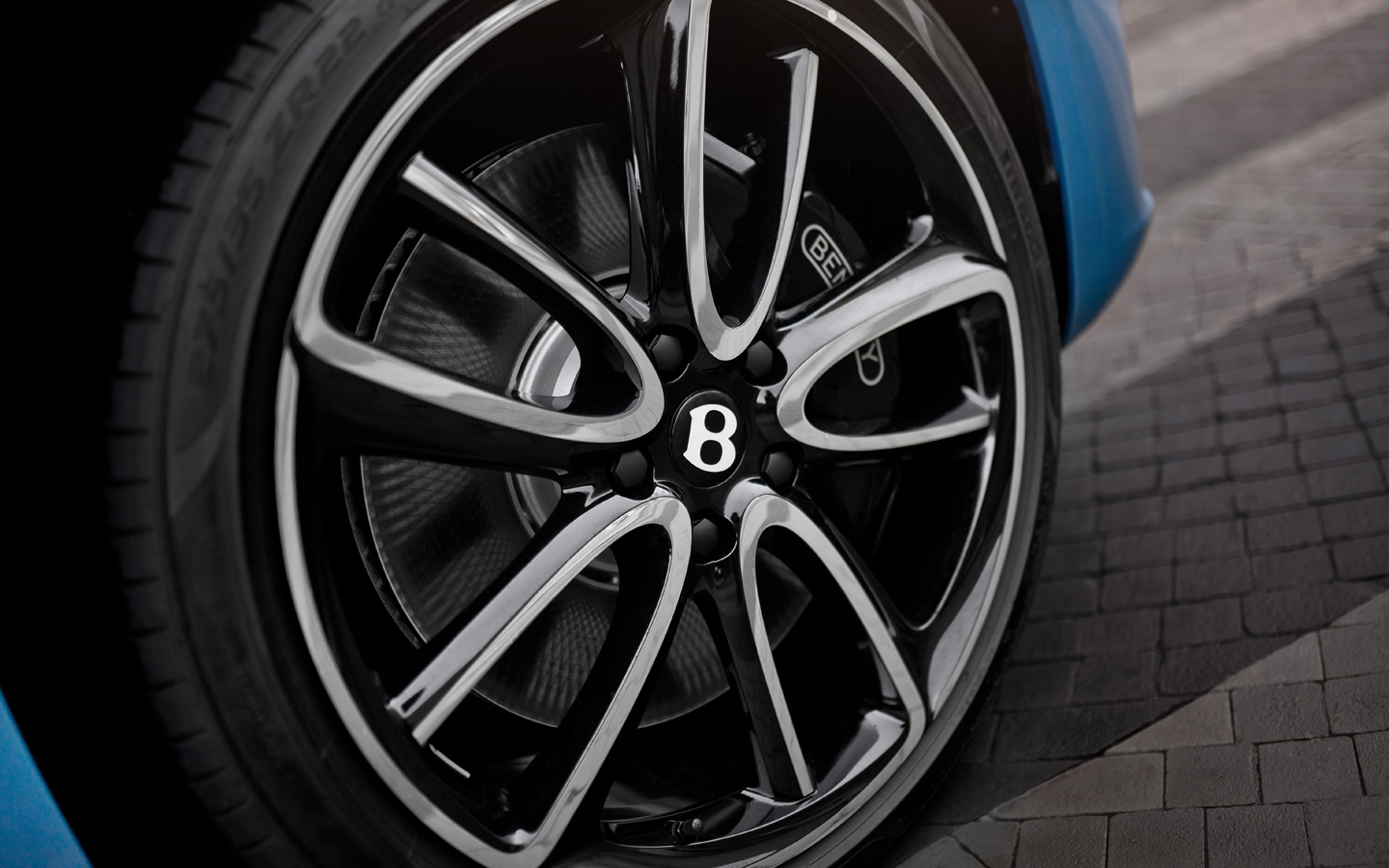 НОВЫЙ BENTLEY CONTINENTAL GT V8 - изображение IMG_9228-2 на Bentleymoscow.ru!